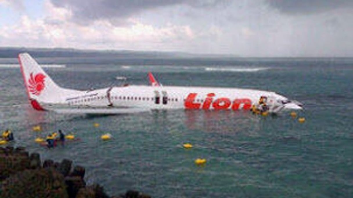 L'appareil de la compagnie indonésienne Lion Air a fini sa course dans la mer en voulant atterrir à l'aéroport international de Bali.
