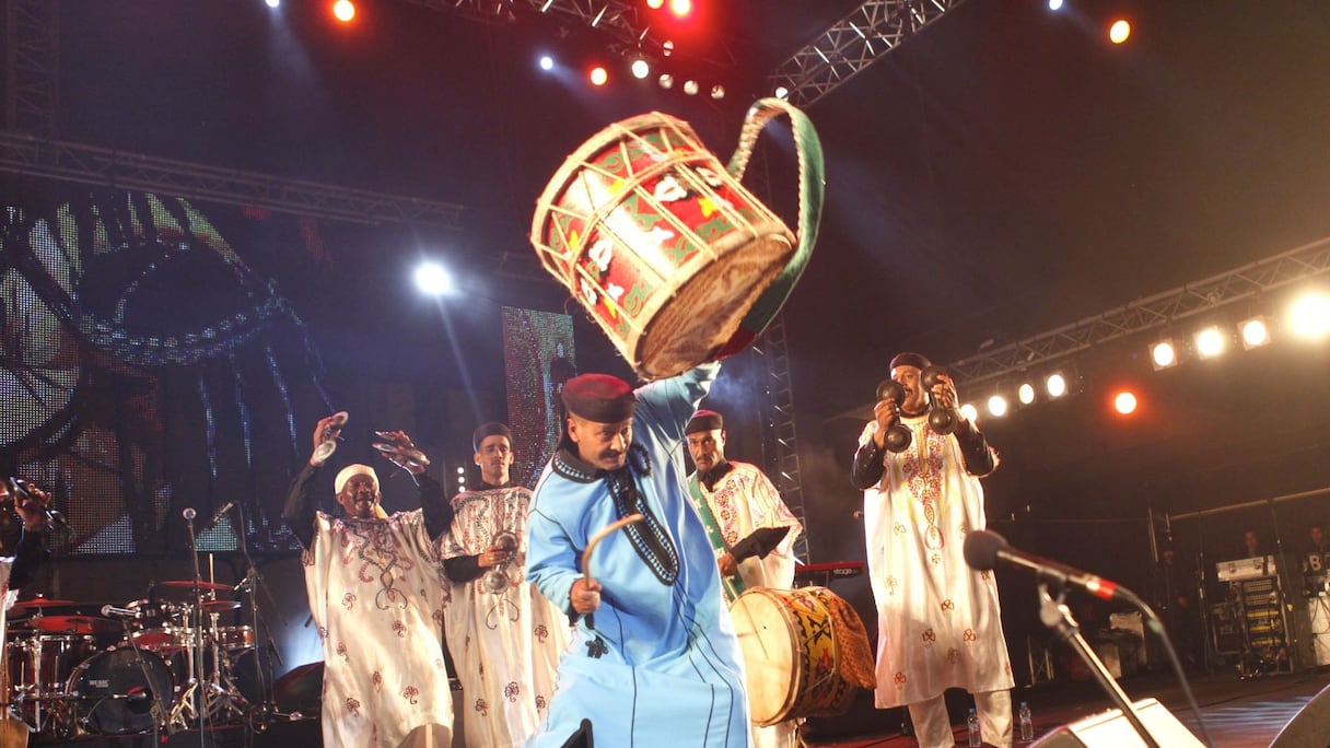 Le maâlem Hamid El Kasri a enflammé la scène de moulay Hassan avec un spectacle musique... et danse inédit
