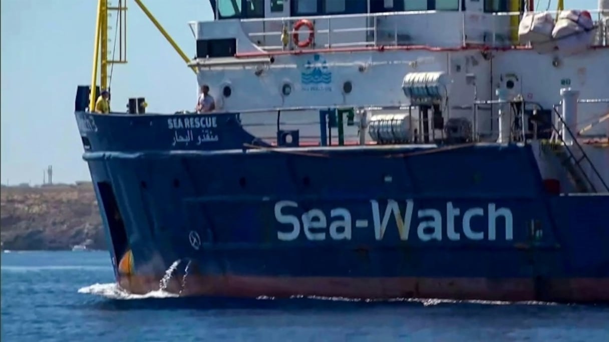 Image du navire Sea-Watch extraite d'une vidéo de l'organisation Local Team tournée au large de l'île de Lampedusa (Italie) le 26 juin 2019.
