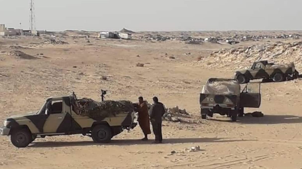 Des véhicules militaires du Polisario dans les parages du passage d'El Guerguerat.
