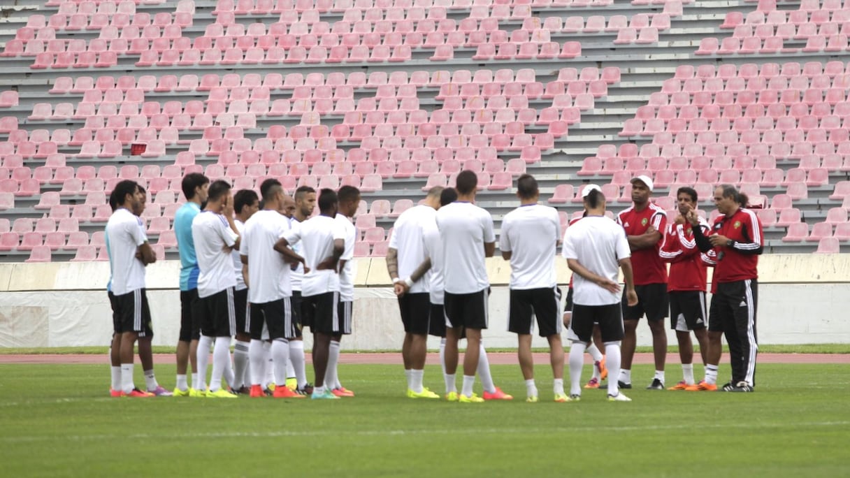 Séance de brieff avec les joueurs au sujet de la séance d’entraînement du jour.
