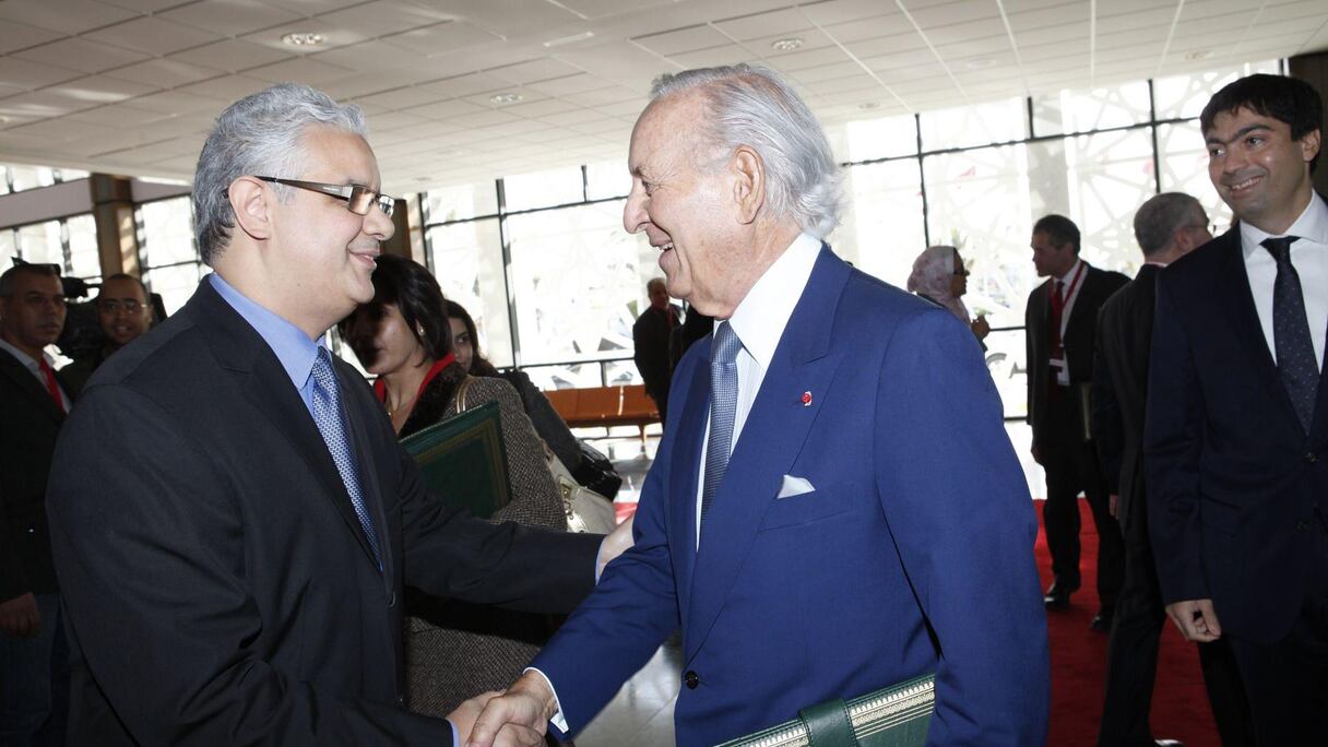 Othman Benjelloun, président de BMCE Bank, et Nizar Baraka, ministre de l'Economie, échangeant quelques mots avant le top départ des Assises.
