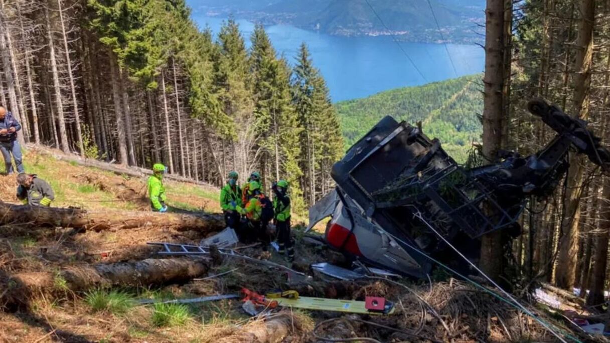 Un téléphérique s'est écrasé au sol dans la station balnéaire de Stresa, en Italie, le 23 mai 2021, tuant neuf personnes.
