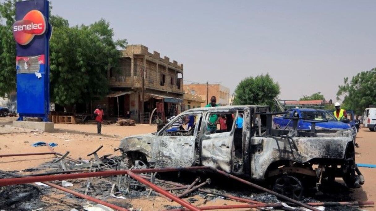 Une ambulance et plusieurs véhicules ont été incendiés dans la ville de Touba, au Sénégal. 
