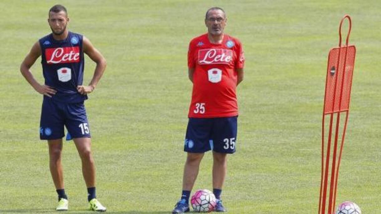 Omar El Kaddouri a su convaincre son entraîneur, Maurizio Sarri. 
