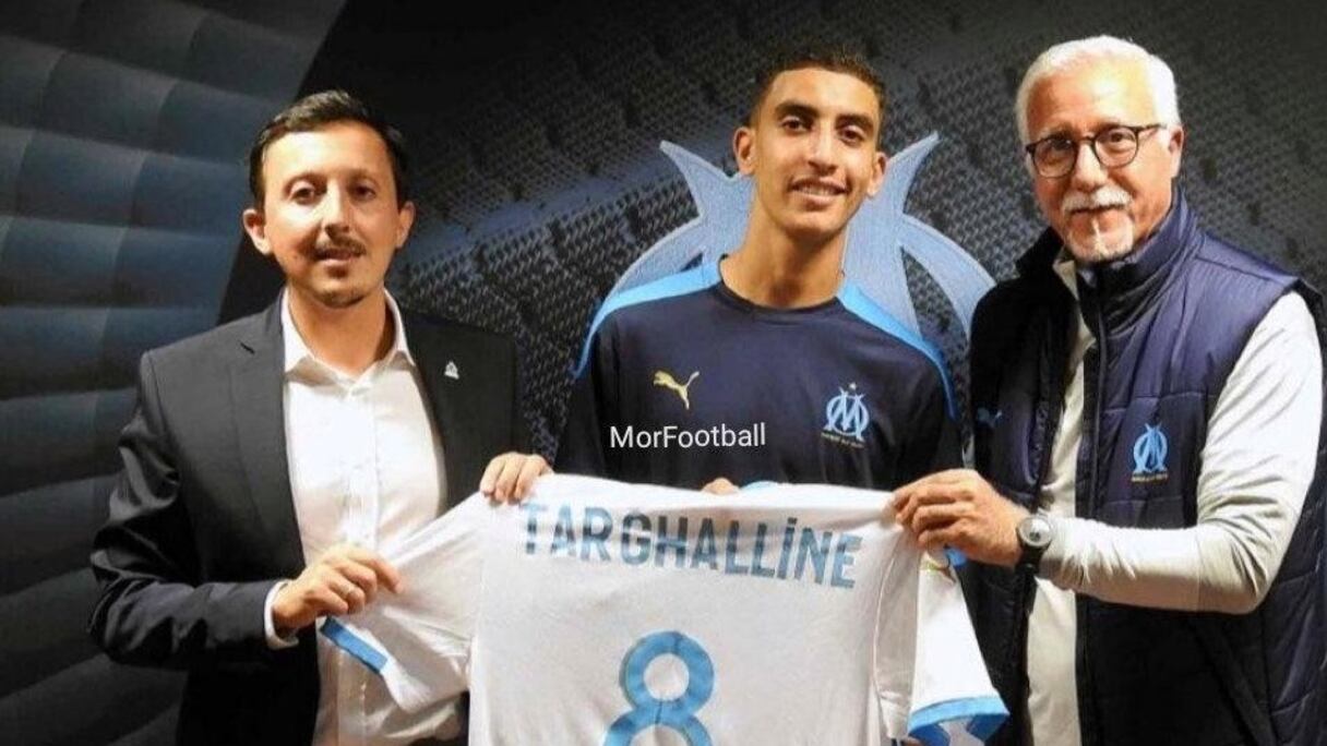 Oussama Targhalline, et son nouveau maillot phocéen, vendredi dernier à Marseille.
