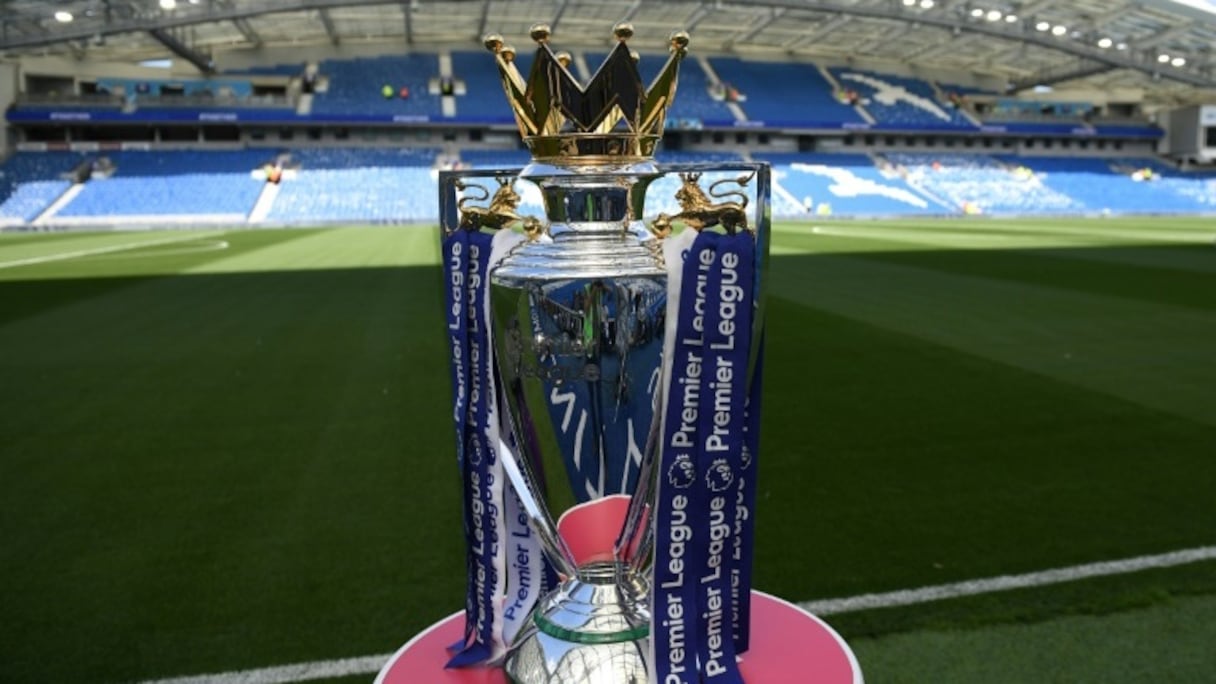 Le trophée de la Premier League.
