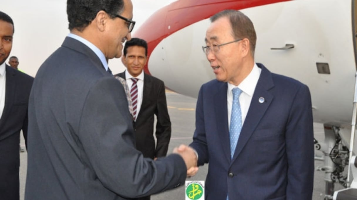 Le SG de l'ONU, Ban Ki-Moon, lors de son arrivée hier jeudi à l'aéroport de Nouakchott.
