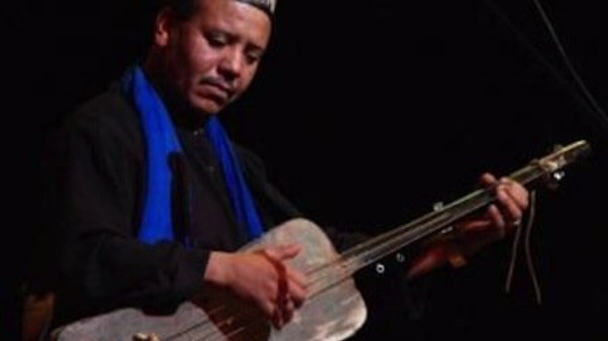 Le grand multi-instrumentiste marocain, Majid Bekkas, donner un concert en marge du Salon international de Tanger des livres et des arts.