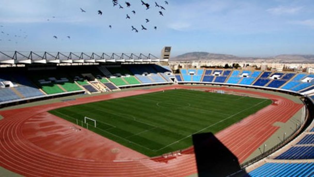 Stade de Fès, peut accueillir dans les 45.000 personnes
