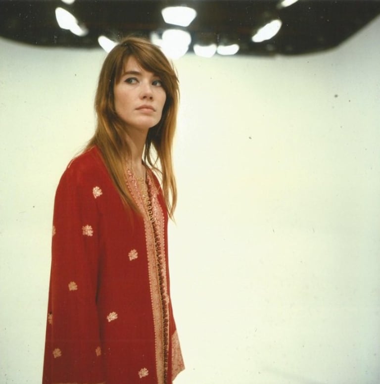 Françoise Hardy en caftan marocain, lors de la réalisation, par Jean-Christophe Averty, de l'émission "Au risque de vous plaire", diffusée le 28 janvier 1968.