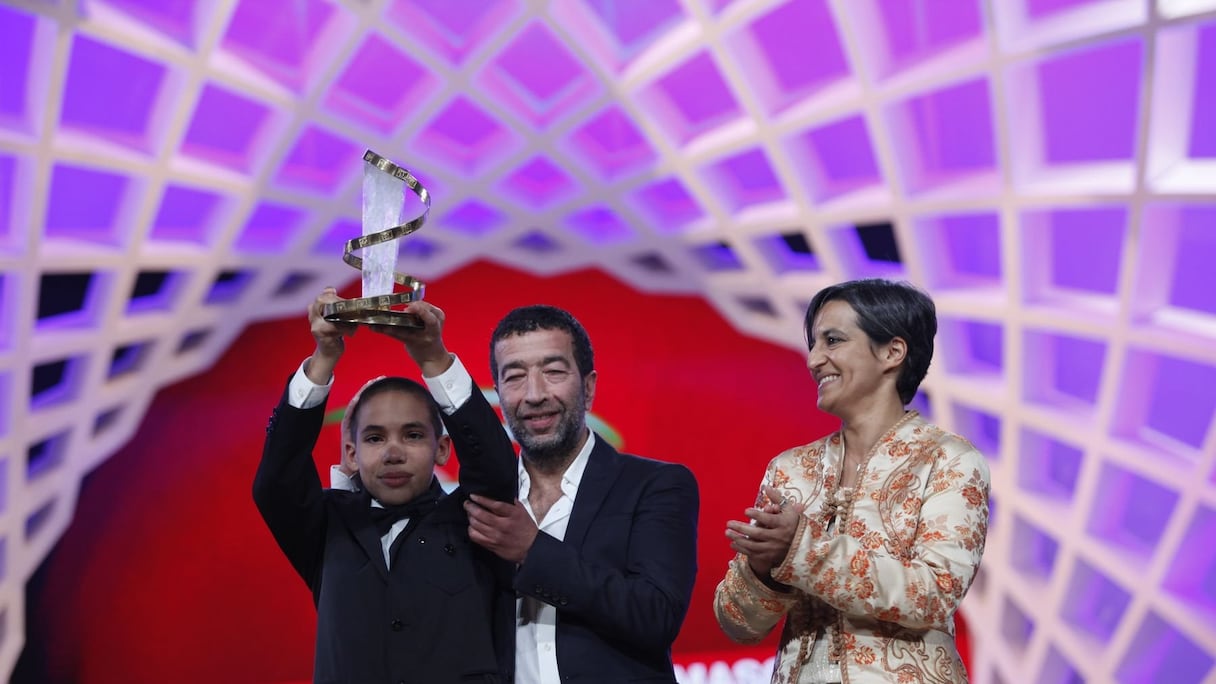 C'est les larmes aux yeux et la groge serrée que Nejiss Nejjar a annoncé les meilleurs interprètes masculins : les bouleversants Mohamed Dazi et Didier Michon, que son aîné qualifie de "magnifique".
