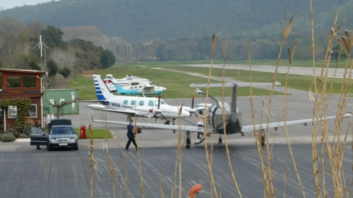 Le petit aéroport de Saint-Tropez accueillait jusqu'ici de nombreux jets privés en provenance de Russie. 
