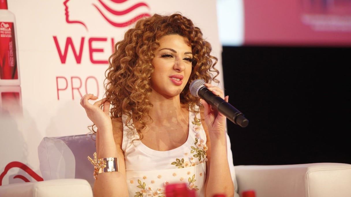 Même lorsqu'elle fait la grimace, Myriam Fares ne perd pas son charme.
