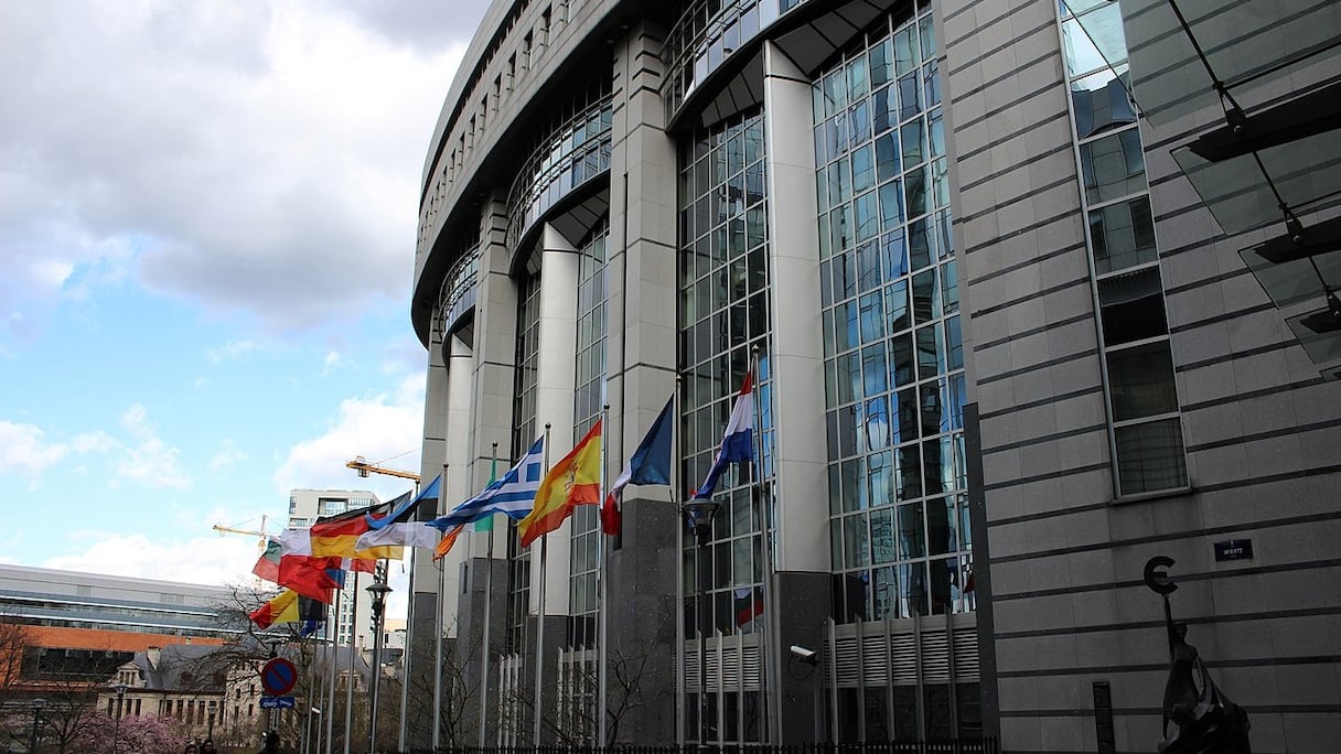 Façade du Parlement européen, à Bruxelles. 
