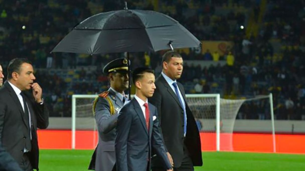 Moulay El Hassan présidant, dimanche 4 février 2018 au Complexe sportif Mohammed V de Casablanca, la finale du 5e Championnat d'Afrique des Nations des joueurs locaux (CHAN-2018).
