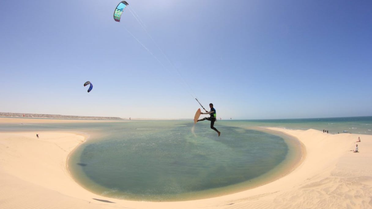 En vingt ans, Dakhla s'est imposée comme le haut-lieu du Kitesurf dans le monde.
