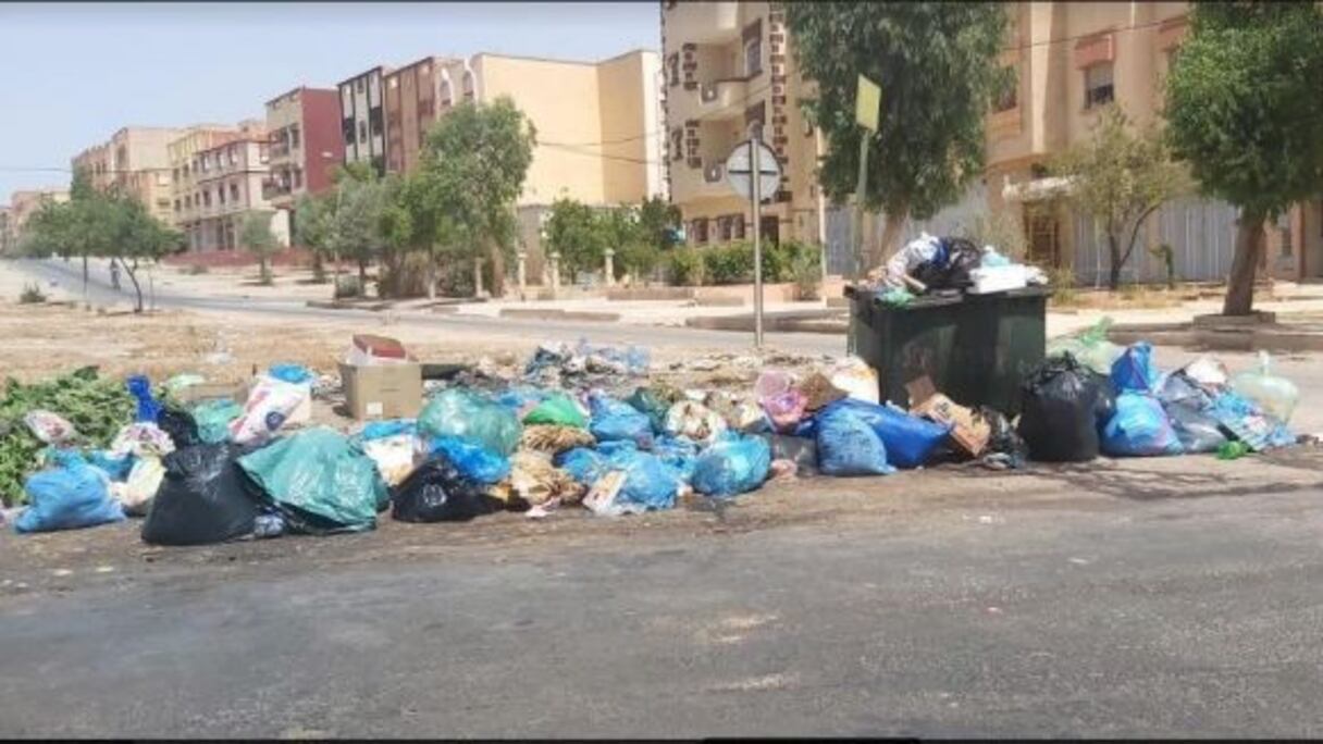 La ville d’Oujda croule sous les ordures au deuxième jour de l’Aïd Al-Adha.
