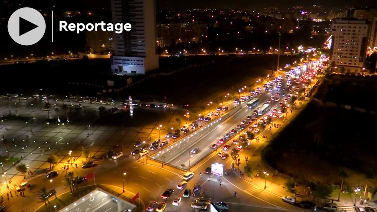 En 2022, la corniche de Tanger retrouve ses estivants après deux étés calmes, à cause des restrictions dues à la pandémie de Covid-19.
