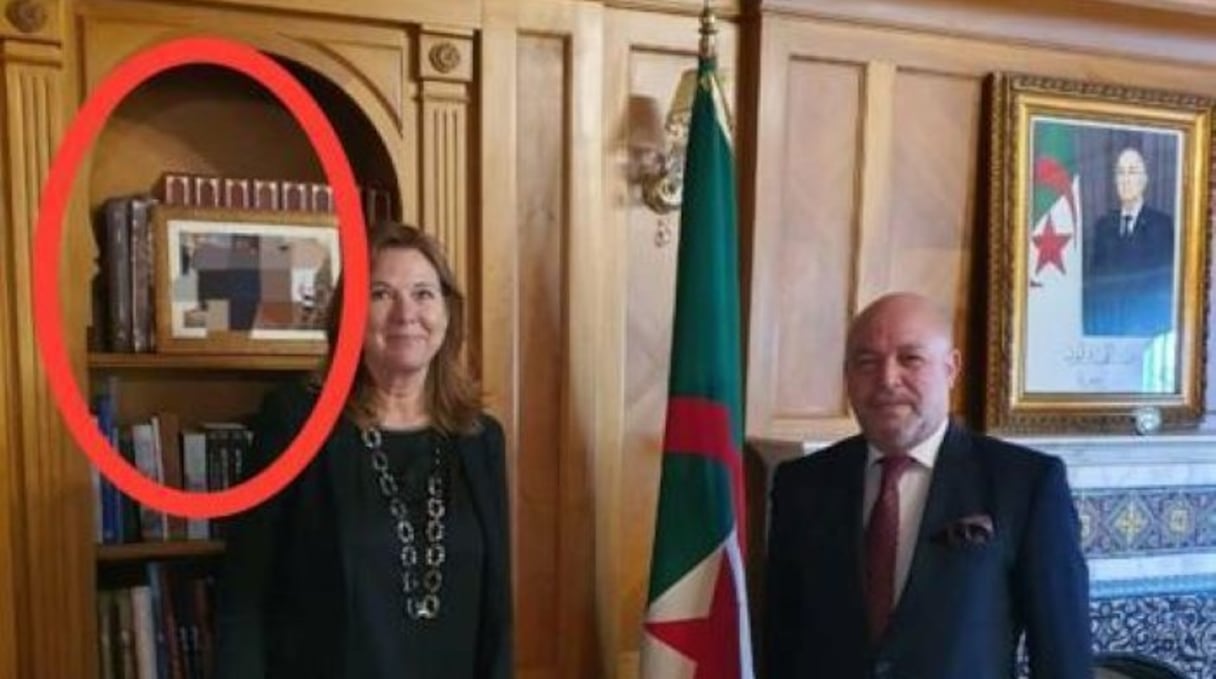 Le 15 février 2021 à Rabat, l'ambassadrice de Suède au Maroc, Anne Höglund, rend visite à son homologue algérien Abdelhamid Abdaoui, qui prend par la suite le soin de flouter une photo de la cérémonie de la remise de ses lettres de créances au Roi. 
