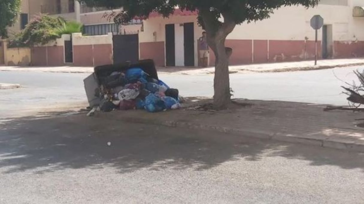 La ville d’Oujda croule sous les ordures au deuxième jour de l’Aïd Al-Adha.
