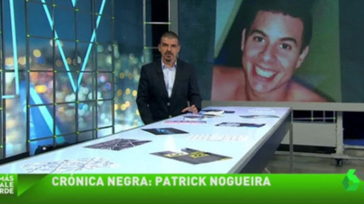 Une télévision espagnole affiche la photo de Patrick Nogueira, l'assassin de 19 ans.
