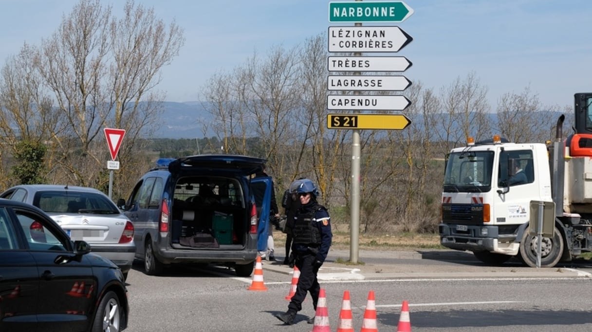 Tour de vis sécuritaire autour de Trèbes, où la prise d'otages a eu lieu. 
