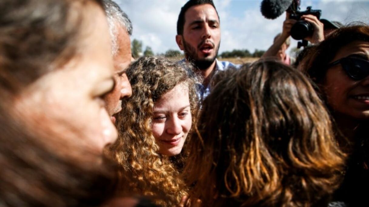 Ahed Tamimi, adolescente devenue icône de la résistance palestinienne, à sa sortie de huit mois de détention par Israël, près du village de Nabi Saleh, en Cisjordanie occupée, le 29 juillet 2018.
