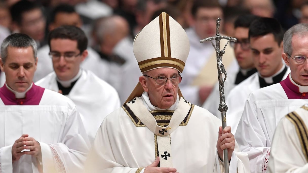 Le pape François le 24 décembre 2017 à la basilique Saint-Pierre de Rome.
