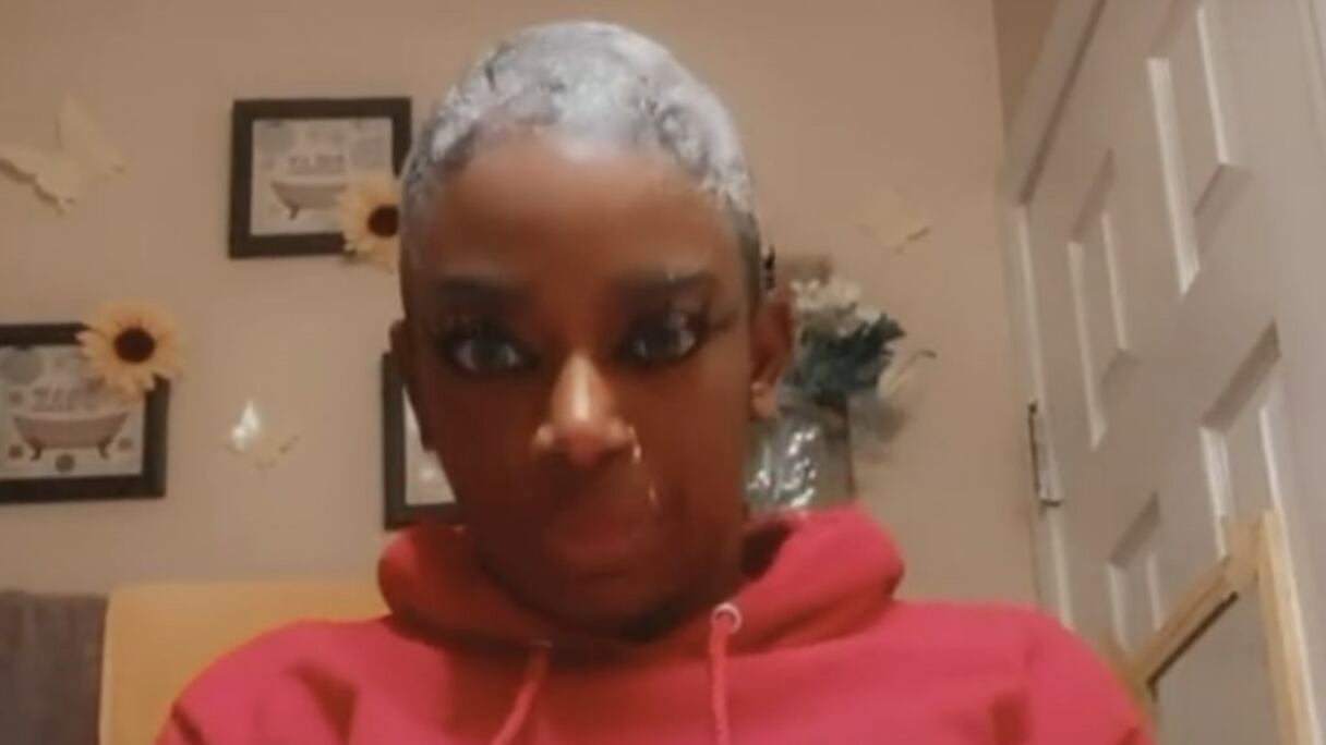 Tessica Brown, une Américaine d'une quarantaine d'années, a fait se mobiliser la Toile aux Etats-Unis après sa mésaventure capillaire.