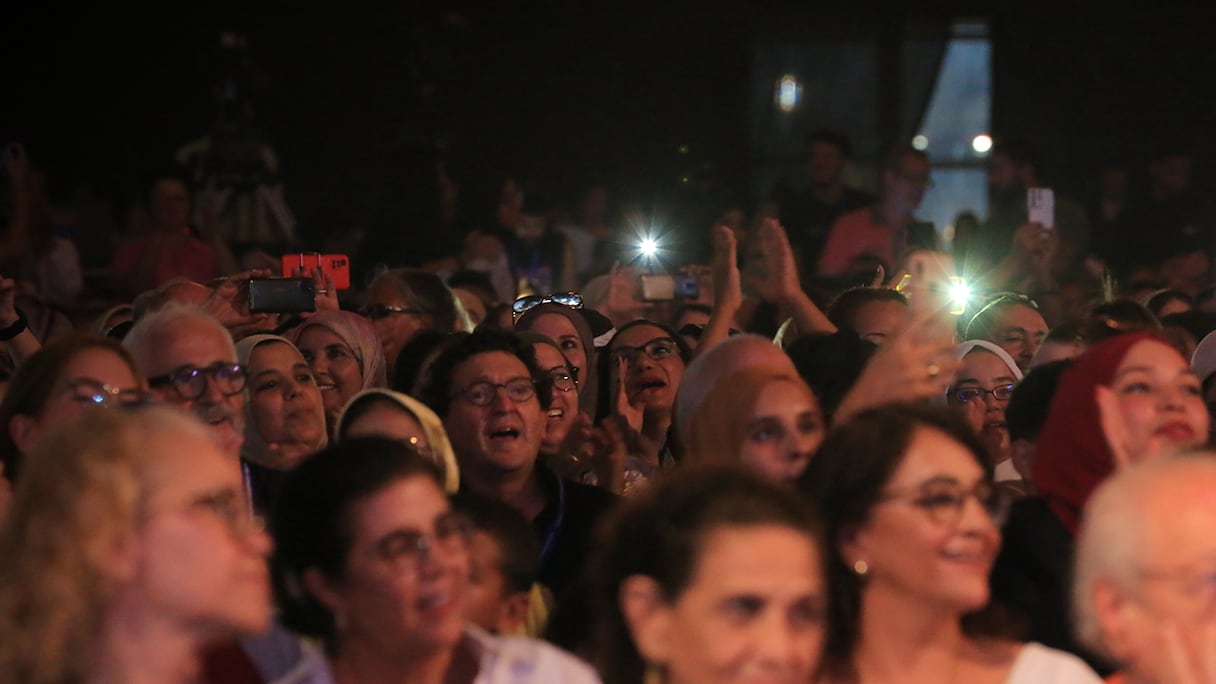 Le rideau est tombé, samedi 29 octobre 2022, sur la 18e édition du Festival des Andalousies Atlantiques. Pour rien au monde, les festivaliers n’auraient raté ce rendez-vous inédit, marqué notamment par la présence de la diva Raymonde El Bidaouia et du grand Abderrahim Souiri.
