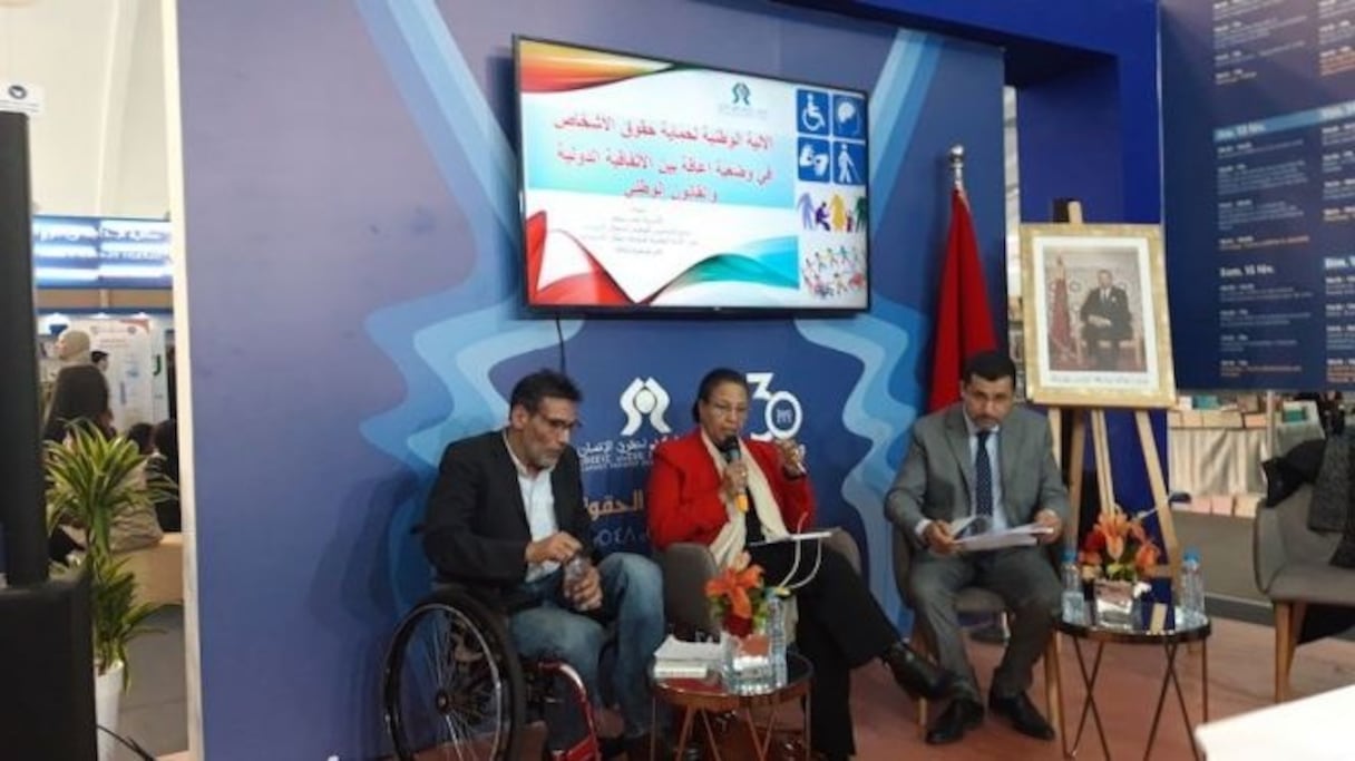 Omar Benitto et Ahmed Berkia ont animé une conférence sur les droits des personnes en situation de handicap, le jeudi 13 février 2020, au stand du CNDH, lors du 26e SIEL de Casablanca. 
