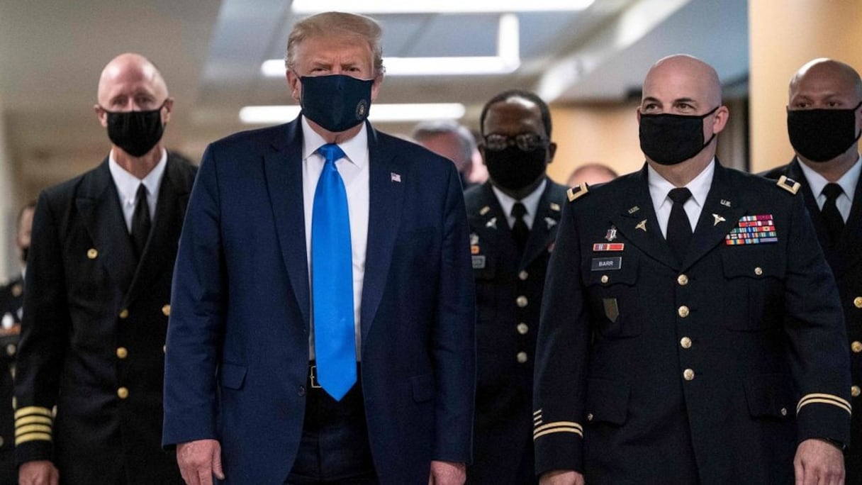 Le président américain Donald Trump visite un hôpital militaire à Bethesda, près de Washington, le 11 juillet 2020. 
