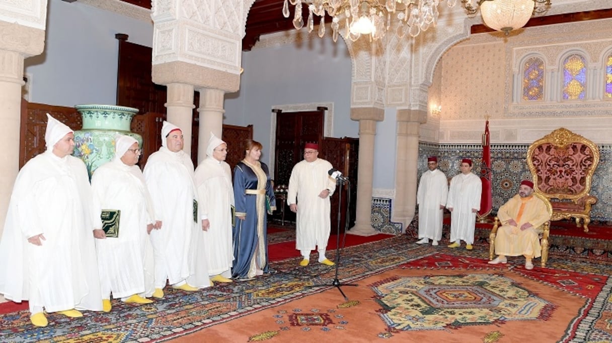 Le roi Mohammed VI a reçu, vendredi 20 avril, au Palais royal de Rabat, plusieurs nouveaux ambassadeurs dans les missions diplomatiques du Royaume auxquels le souverain a remis leurs dahirs de nomination.
