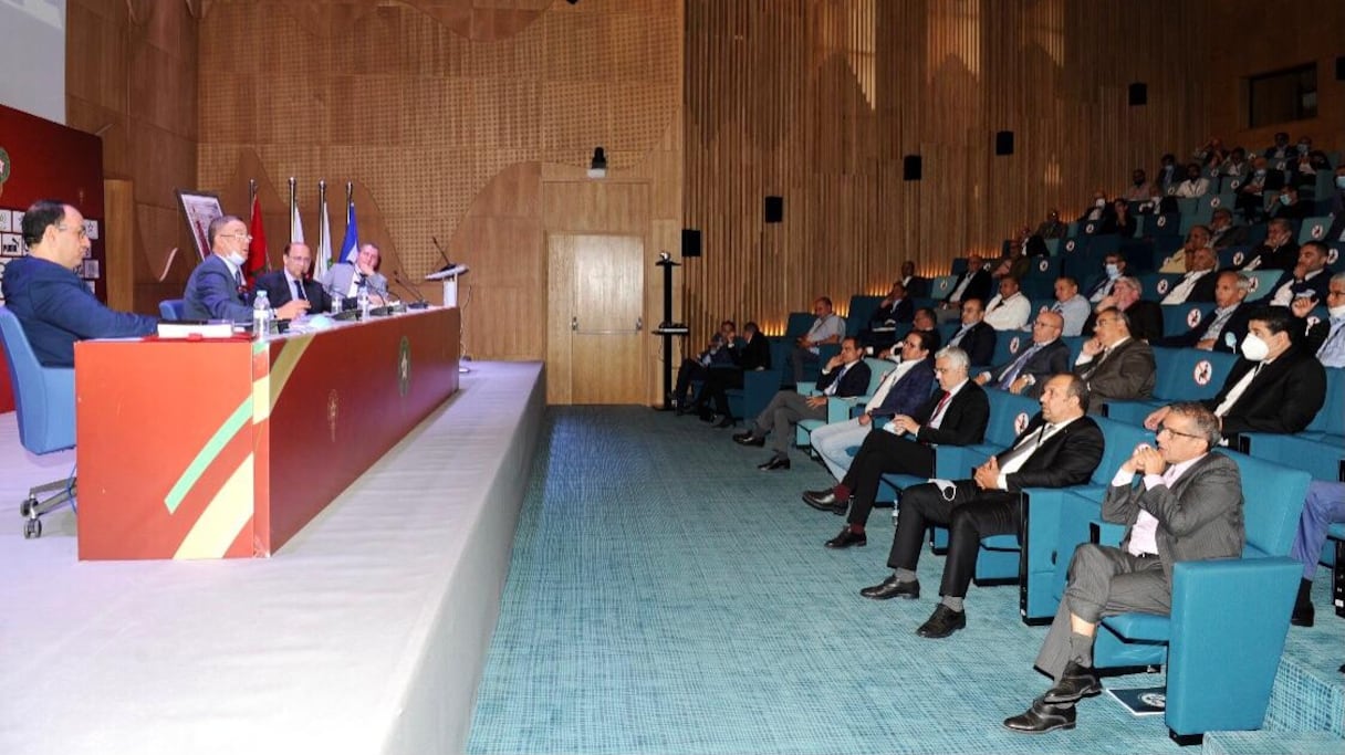 Journée d’étude entre les présidents de clubs, la Direction Générale des Impôts (DGI) et la CNSS.
