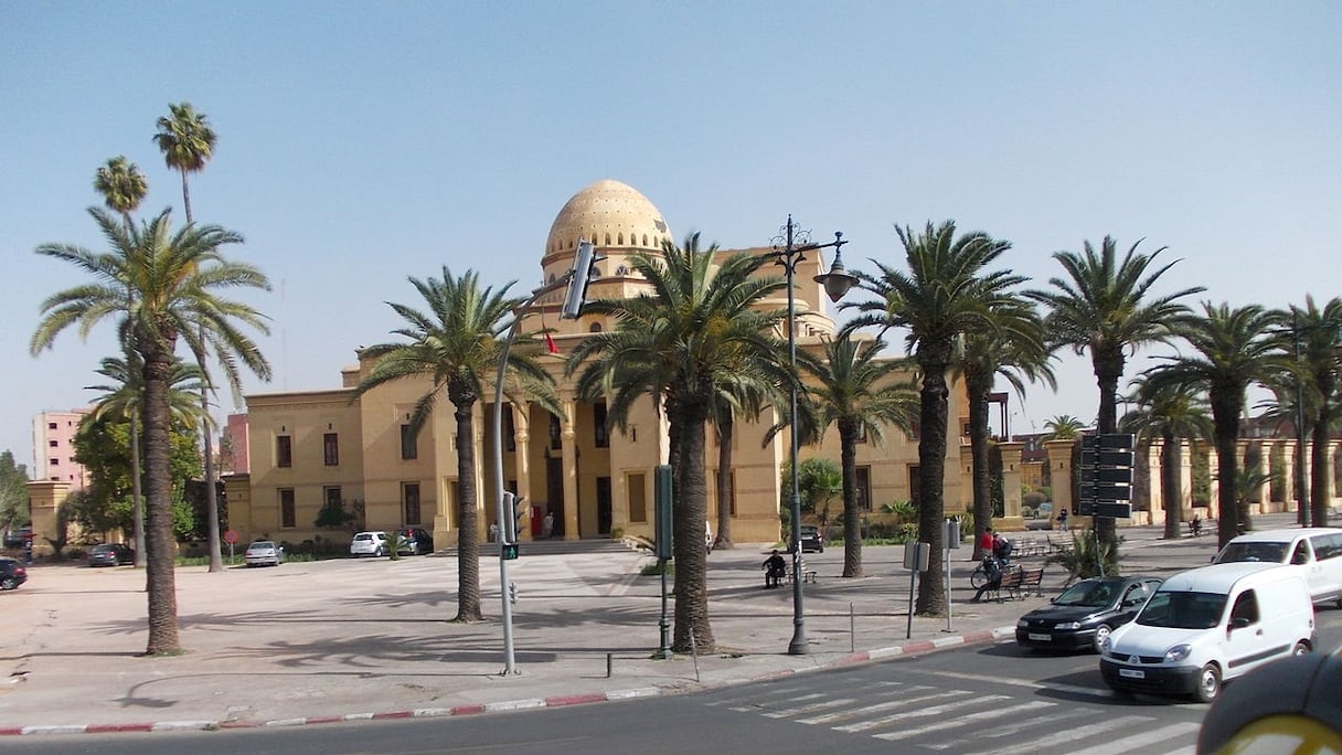 Façade extérieure du Théâtre Royal de Marrakech, dans le quartier de l'Hivernage.
