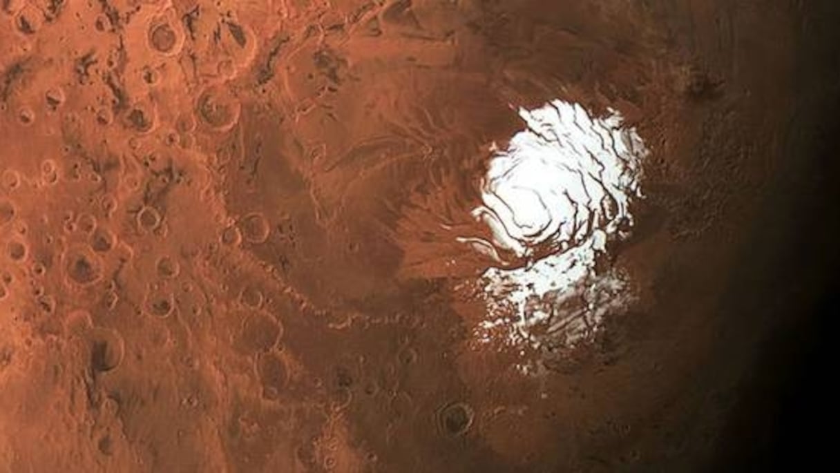 Cette image de Mars Express montre la présence d'eau liquide au pôle sud de Mars.
