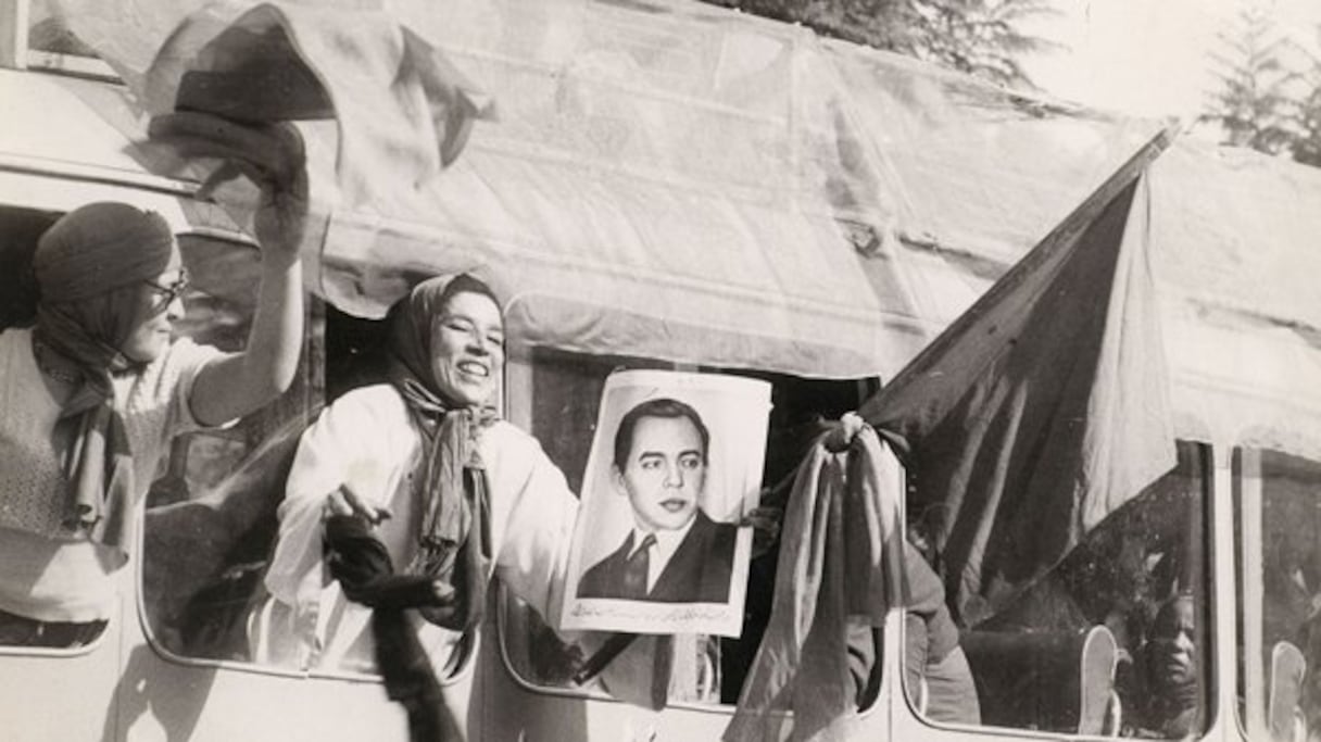 Drapeaux, corans, photos du roi Hassan II et un indicible enthousiasme : telles étaient les armes inoffensives mais hautement symboliques d'un peuple qui a réussi à faire reculer l'armée espagnole.
