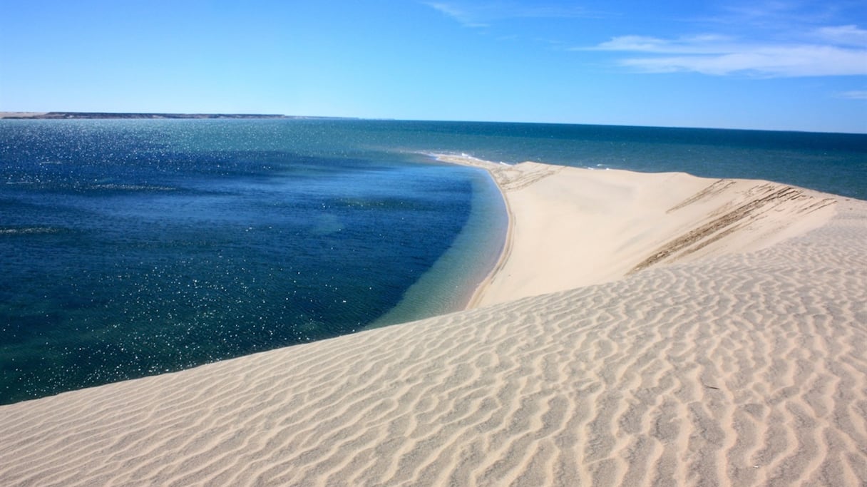 Baie de Dakhla, sur le littoral atlantique du Maroc.
