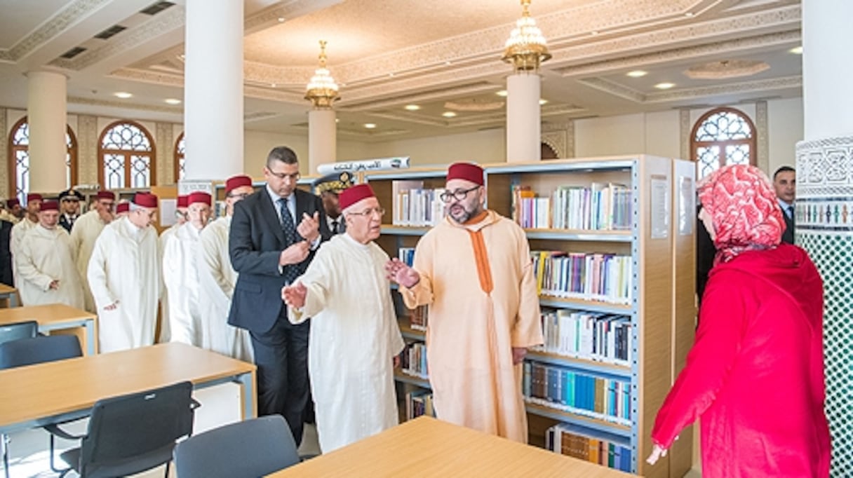 Le roi inaugurant le Complexe administratif et culturel des Habous de Casablanca vendredi 8 décembre.
