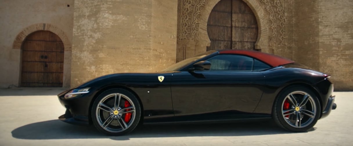 La Ferrari Roma Spider au coeur d'un spot publicitaire filmé au Maroc, à Rabat et Tanger.