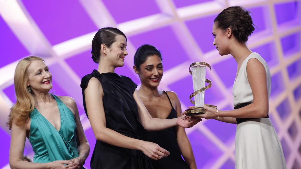 Alicia Vikander est montée sur scène pour recevoir le prix d'interprétation féminine pour sa belle pretation dans "Hotell", un film de Lisa Langseth.
