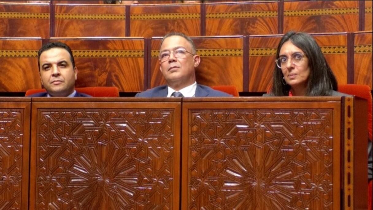 De gauche à droite. Mustapha Baitas, porte-parole du gouvernement, Fouzi Lekjaa, ministre délégué auprès du ministre de l’Economie et des Finances, chargé du Budget, Nadia Fettah, ministre de l’Economie et des Finances, jeudi 8 décembre 2022.
