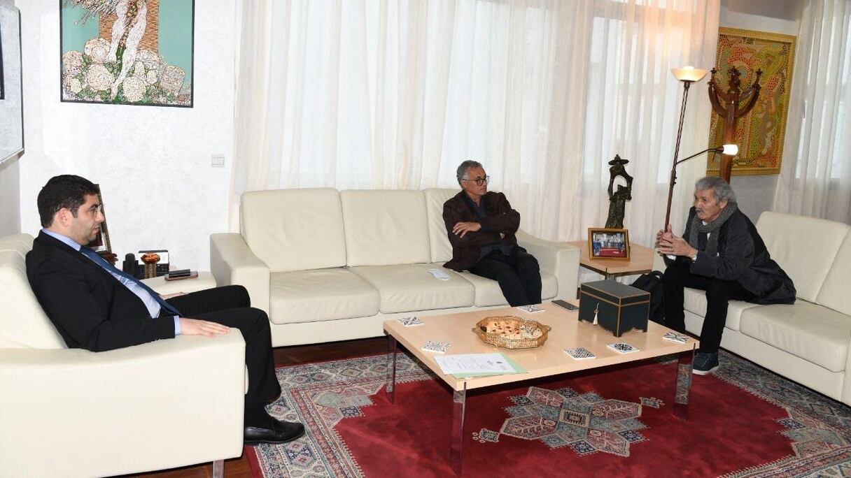 Younes Megri et son frère Mahmoud reçus par le ministre de la Culture Mehdi Bensaïd.
