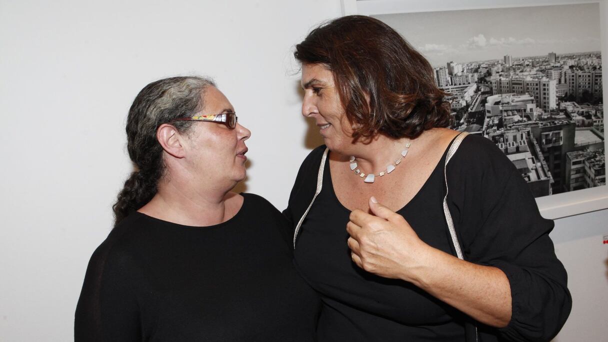 Asma Ouazani et Nawal Slaoui, des passionnées d'art toujours présentes. Un beau moment de complicité entre deux grandes dames. 
