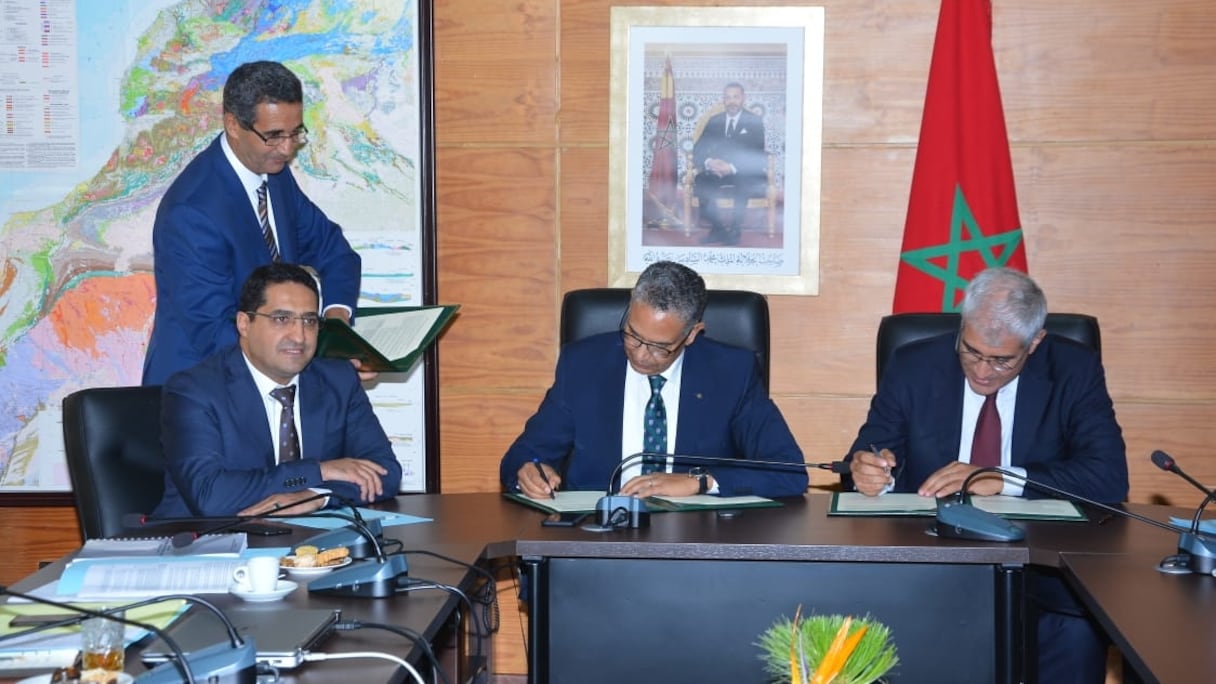 Lors de la signature de l'accord commercial entre l'ONEE et Sound Energy
