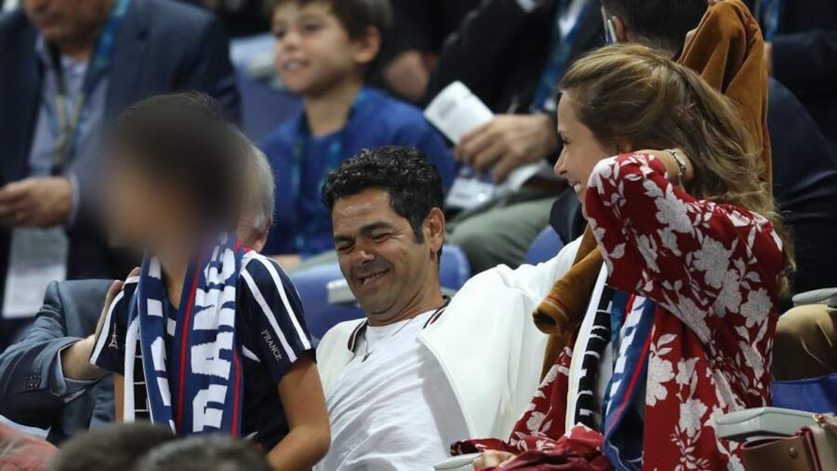 Jamel Debbouze, sa femme Mélissa Theuriau et leur fils Léon, au Parc des Princes.
