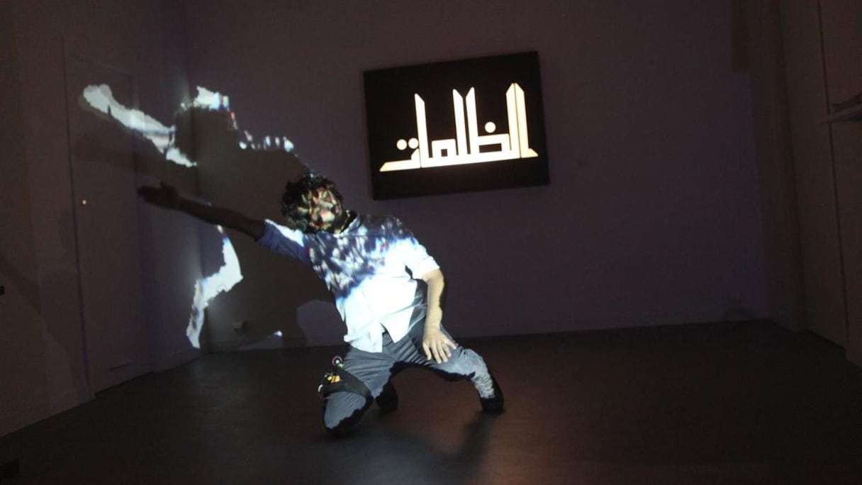 Younes Atbane dont la performance Hacking Body, durant laquelle il a joué avec un dispositif numérique, a certainement été le clou de la soirée.
