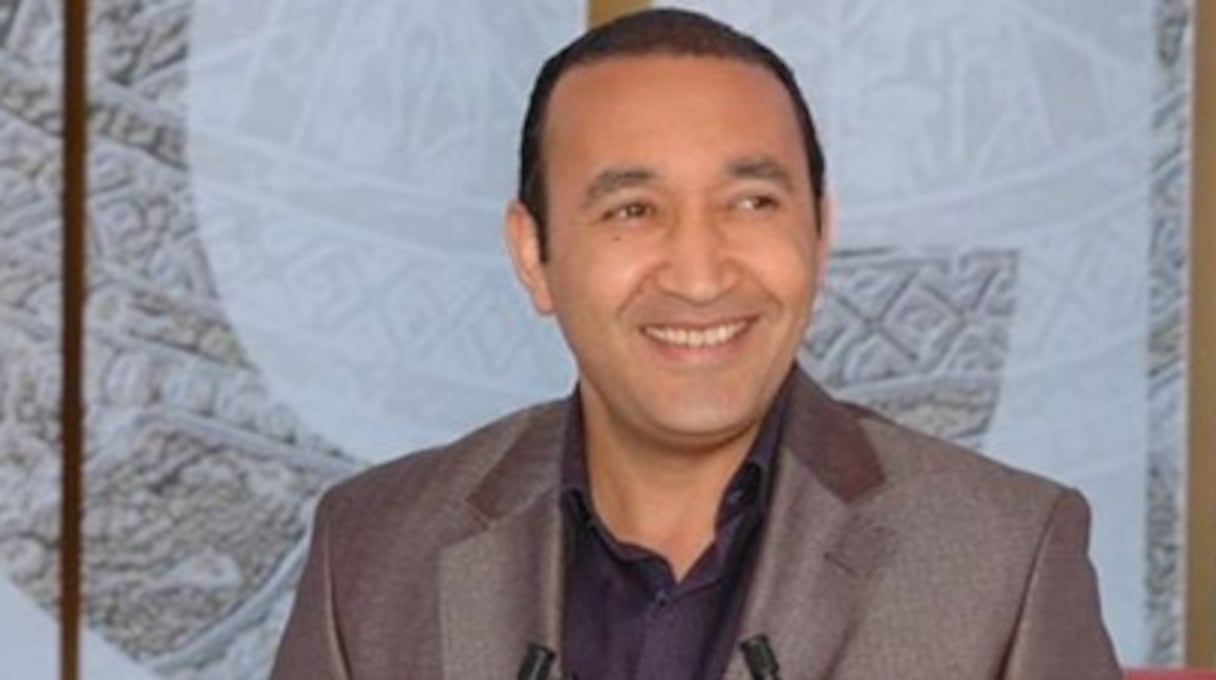 Mohamed Amora, animateur radio. 
