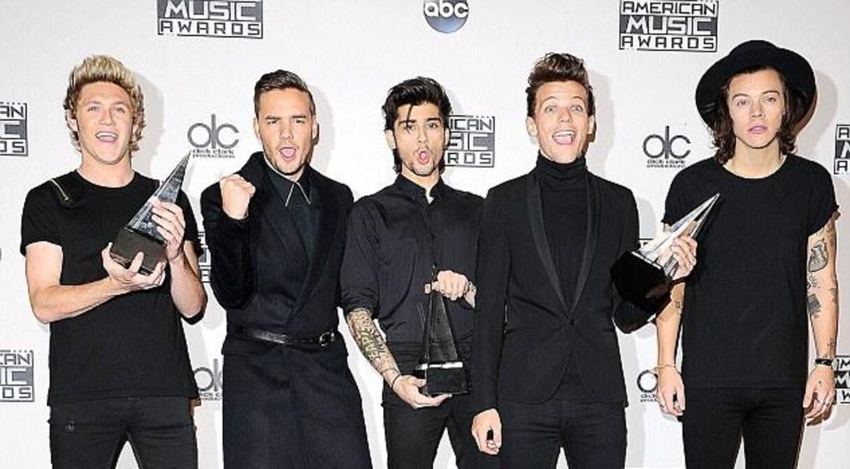 Liam Payne, Niall Horan, Louis Tomlinson, Zayn Malik et Harry Styles, les cinq membres  de One Direction lors de the American Music Awards.
